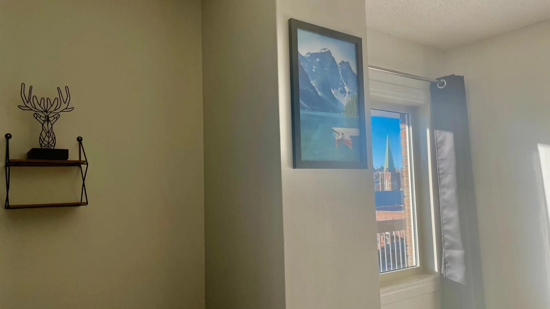 Homestay Cosy Place In Downtown With Free Parking - Self Entrance Apartment Calgary