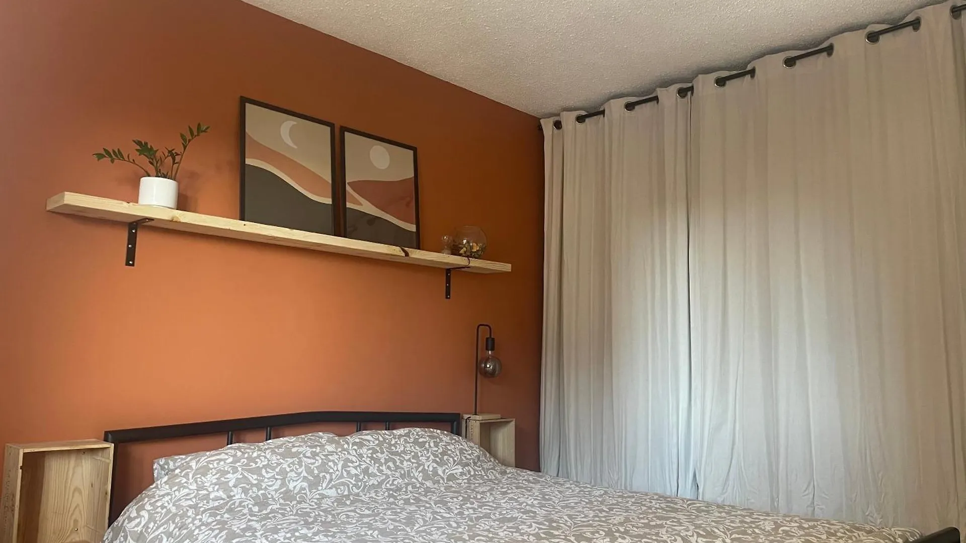 Homestay Cosy Place In Downtown With Free Parking - Self Entrance Apartment Calgary